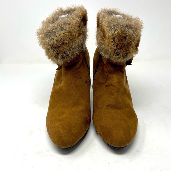 Dana Buchman Brown Faux Leather Ankle Booties Size 7.5 Side Zip Heels - Picture 2 of 10